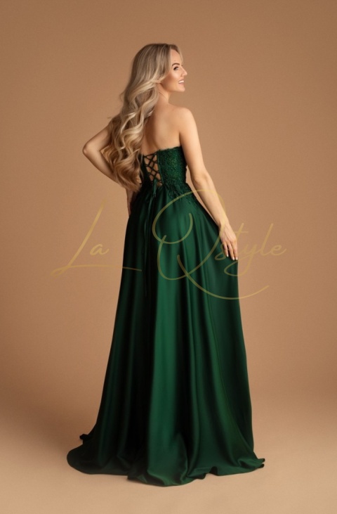 Długa sukienka satynowa z rozcięciem i koronkowym gorsetem BUTELKOWA ZIELEŃ