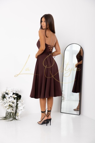 AURELIA gorsetowa sukienka midi z wiązaniem na plecach i paskiem CZEKOLADOWA