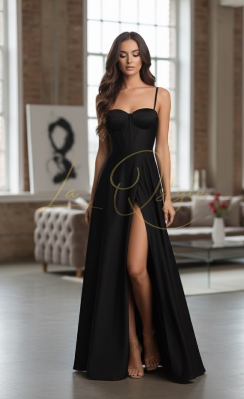 Długa sukienka satynowa z rozcięciem i gorsetem CZARNA