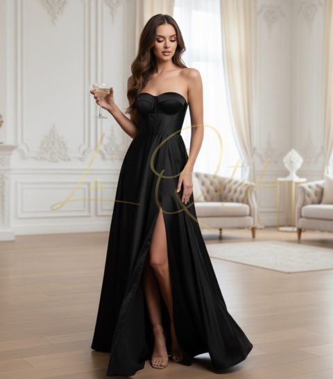 Długa sukienka satynowa z rozcięciem i gorsetem CZARNA