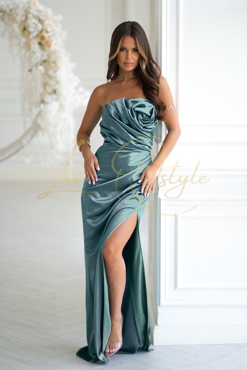 Dopasowana długa sukienka z różą i wiązaniem na plecach SZAŁWIA