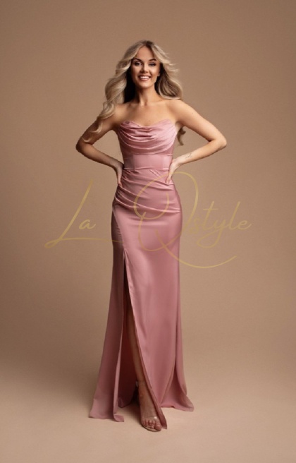PENELOPE dopasowana, satynowa sukienka z gorsetem i rozcięciem na nogę PUDROWY RÓŻ