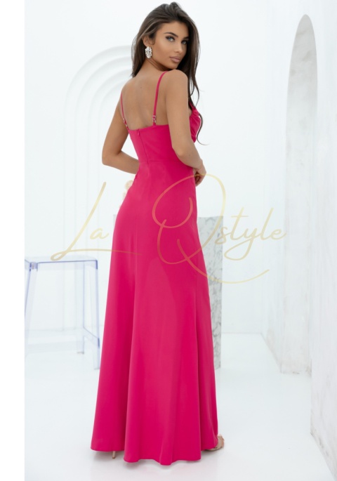 Dopasowana, gładka sukienka z rozcięciem FUKSJA