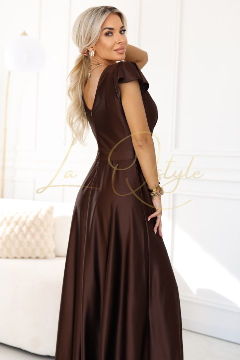 Satynowa długa suknia z dekoltem CZEKOLADOWA