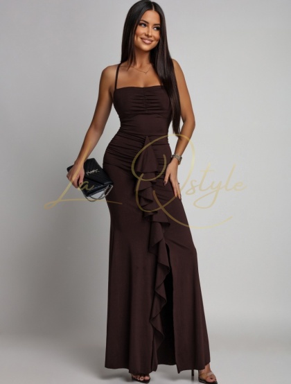 HAJAR dopasowana maxi sukienka z falbanami i rozcięciem CZEKOLADOWA
