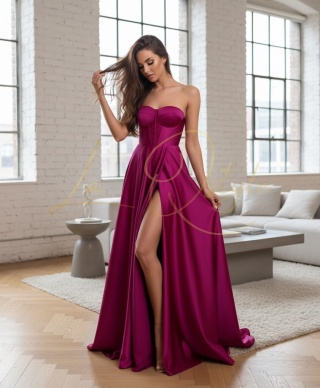 EMMA długa sukienka satynowa z rozcięciem i gorsetem AMARANT