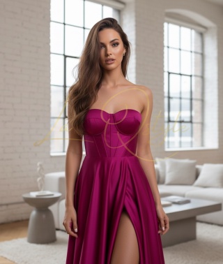 EMMA długa sukienka satynowa z rozcięciem i gorsetem AMARANT