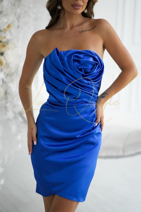 Dopasowana krótka sukienka z różą i wiązaniem na plecach CHABROWA