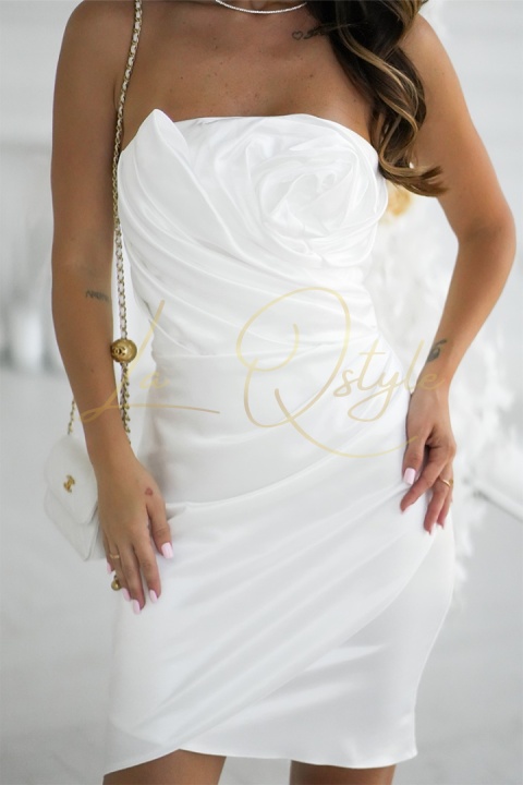 Dopasowana krótka sukienka z różą i wiązaniem na plecach ECRU