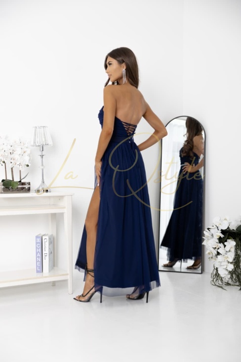 Długa tiulowa sukienka z gorsetem i ozdobnym paskiem GRANATOWA