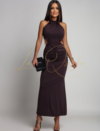 INDIA dopasowana długa sukienka z dekoltem halter i odkrytymi plecami CZEKOLADOWA