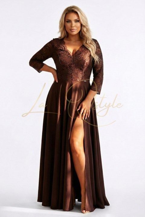 Elegancka długa koronkowa suknia z dekoltem CZEKOLADOWA