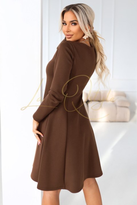 574-2 IVANA wygodna trapezowa sukienka z dekoltem i długim rękawkiem - czekoladowa