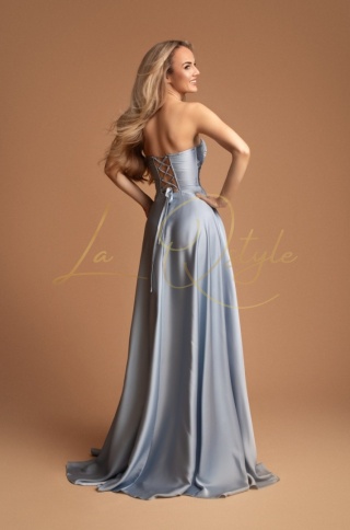 EMMA długa sukienka satynowa z rozcięciem i gorsetem JASNY NIEBIESKI