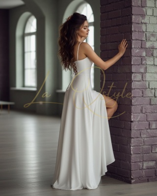 EMMA długa sukienka satynowa z rozcięciem i gorsetem ECRU