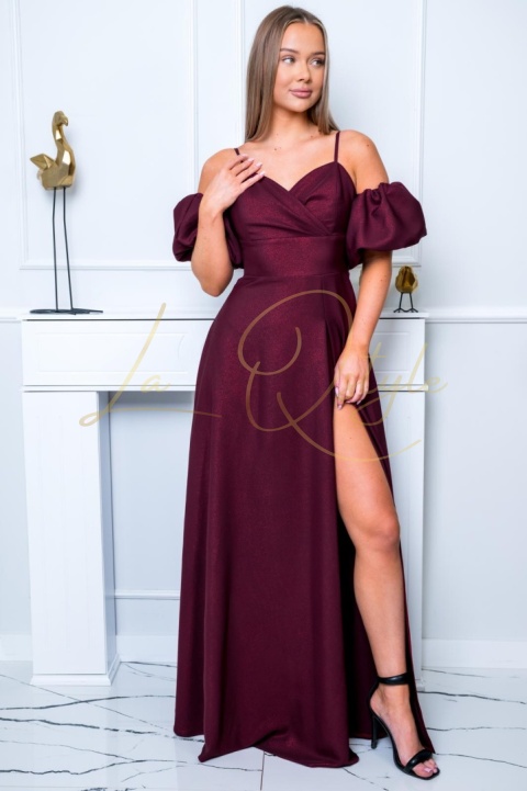 Maxi błyszcząca sukienka z nakładanymi rękawkami i wiązaniem na plecach BORDOWA