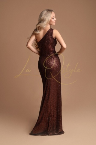 SOLANGE dopasowana cekinowa sukienka na jedno ramię CZEKOLADOWA