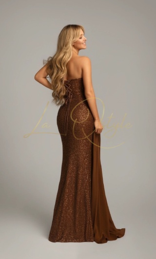 SUZIE dopasowana cekinowa sukienka z gorsetem i trenem CZEKOLADOWA