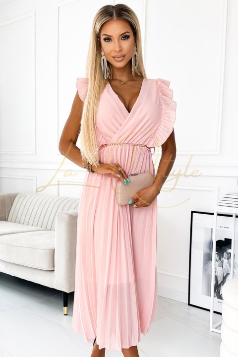 GIORGIA Plisowana sukienka z falbankami, dekoltem i złotym łańcuszkiem - BRZOSKWINIOWA