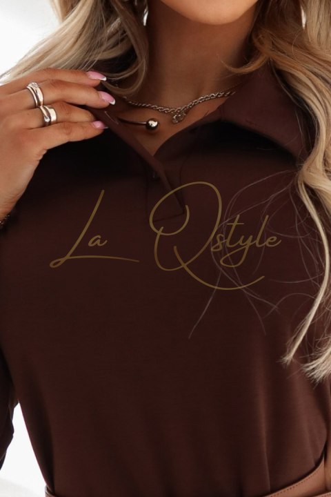 649-1 Elegancka sukienka midi z kołnierzykiem i rozcięciem z boku - czekoladowa