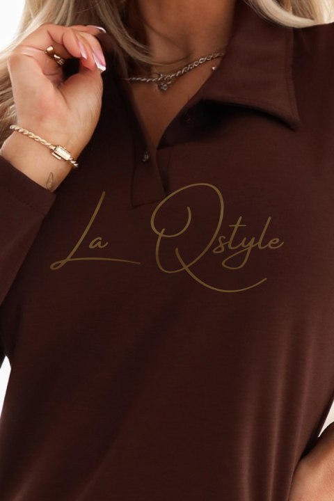 649-1 Elegancka sukienka midi z kołnierzykiem i rozcięciem z boku - czekoladowa