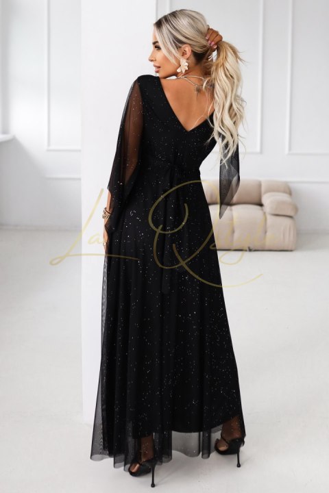 Długa połyskująca w świetle suknia z dekoltem i transparentnym rękawkiem CZARNA