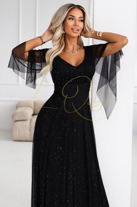 Długa połyskująca w świetle suknia z dekoltem i transparentnym rękawkiem CZARNA