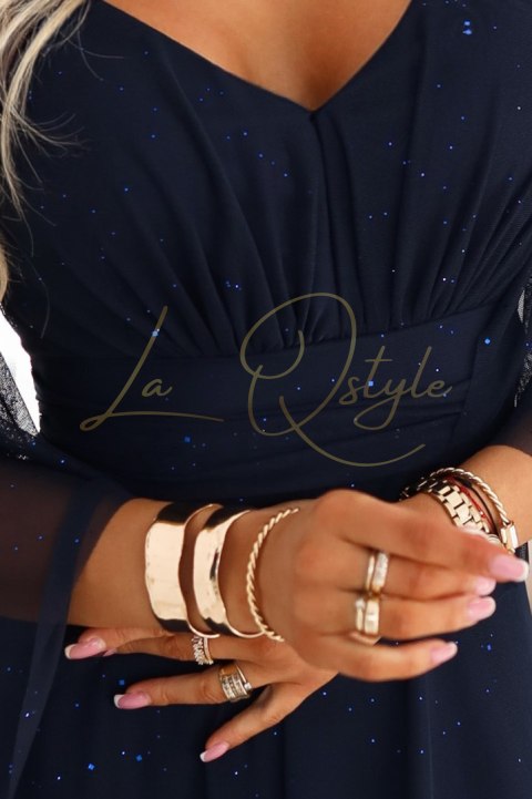 655-3 Długa połyskująca w świetle suknia z dekoltem i transparentnym rękawkiem - granatowa