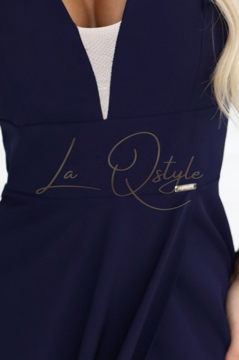 Elegancka sukienka maxi z falbankami, głębokim dekoltem i rozcięciem na nodze GRANATOWA