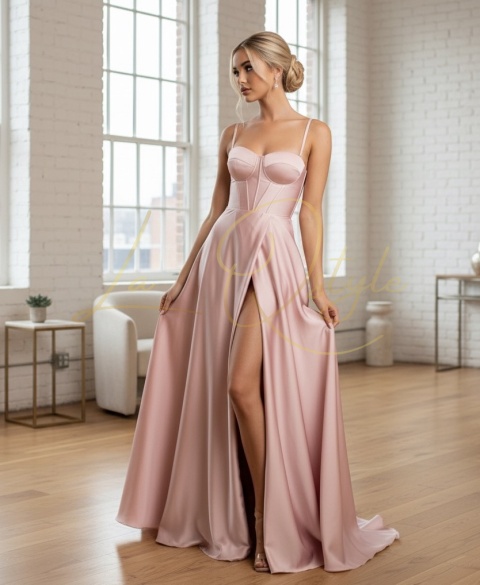 Długa sukienka satynowa z rozcięciem i gorsetem PUDROWY RÓŻ L
