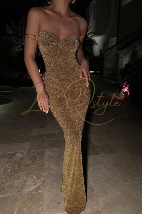 SHILLA dopasowana połyskująca sukienka o kroju rybki ZŁOTA