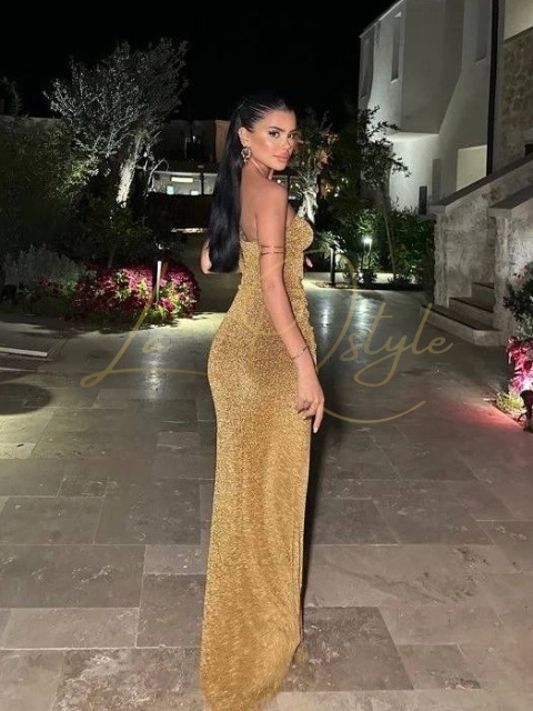 SHILLA dopasowana połyskująca sukienka o kroju rybki ZŁOTA