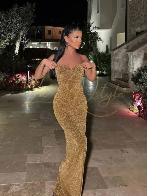 SHILLA dopasowana połyskująca sukienka o kroju rybki ZŁOTA