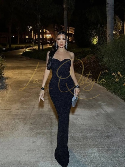 SHILLA dopasowana połyskująca sukienka o kroju rybki CZARNA