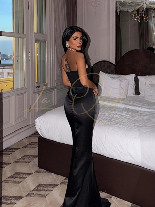 VALDERA elegancka gorsetowa sukienka o kroju rybki CZARNA