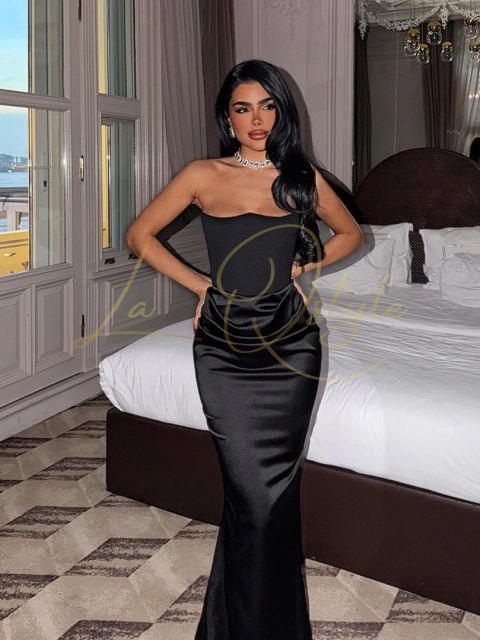 Elegancka gorsetowa sukienka o kroju rybki CZARNA