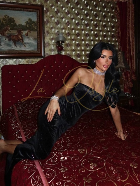 VIONA elegancka dopasowana błyszcząca sukienka o kroju rybki CZARNO-SREBRNA