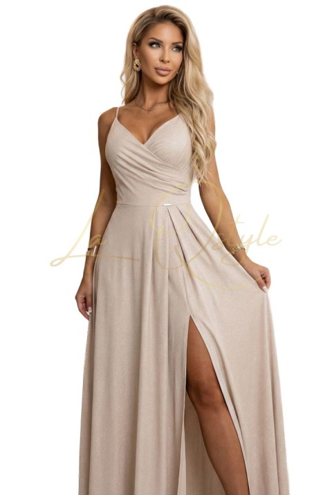 Sukienka maxi na ramiączkach z kopertowym dekoltem i rozcięciem na nodze SZAMPAŃSKI BEŻ Z BROKATEM