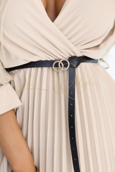 462-5 SERENA Plisowana sukienka maxi z dekoltem, paskiem i rękawem 3/4 - CIEMNY BEŻ