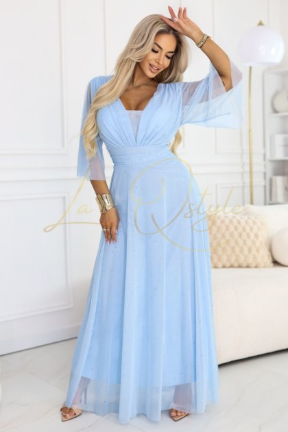 Długa połyskująca sukienka plus size z dekoltem i transparentnym rękawkiem BŁĘKITNA