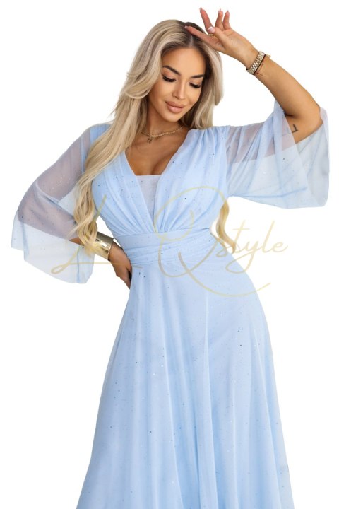Długa połyskująca sukienka plus size z dekoltem i transparentnym rękawkiem BŁĘKITNA