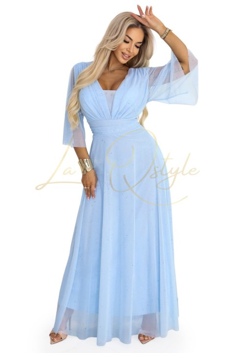 Długa połyskująca sukienka plus size z dekoltem i transparentnym rękawkiem BŁĘKITNA