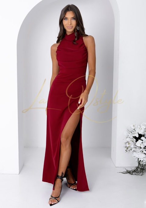 Dopasowana, gładka sukienka z rozcięciem i wiązaniem na szyi halter BORDOWA