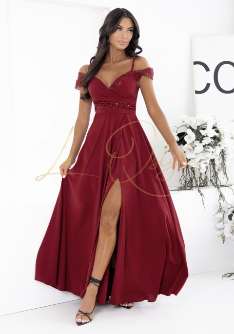 Sukienka z cekinowymi wstawkami i hiszpańskim dekoltem BORDOWA