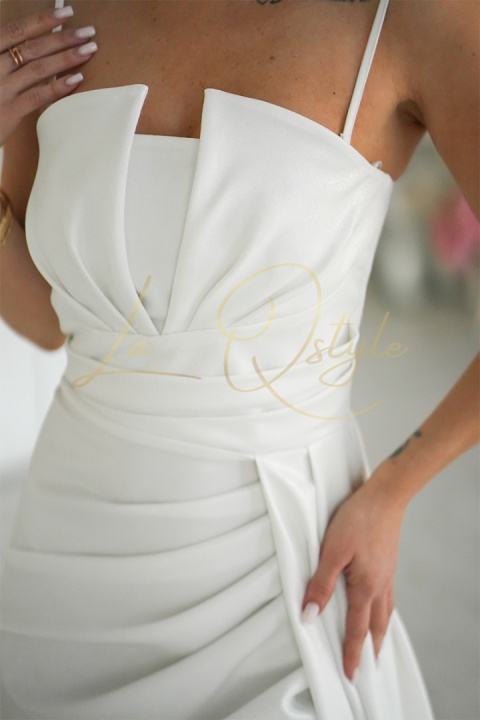 CHELSEA dopasowana połyskująca sukienka z wiązaniem na plecach ECRU