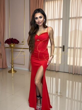 ADARIS długa dopasowana sukienka z ozdobnym gorsetem CZERWONA