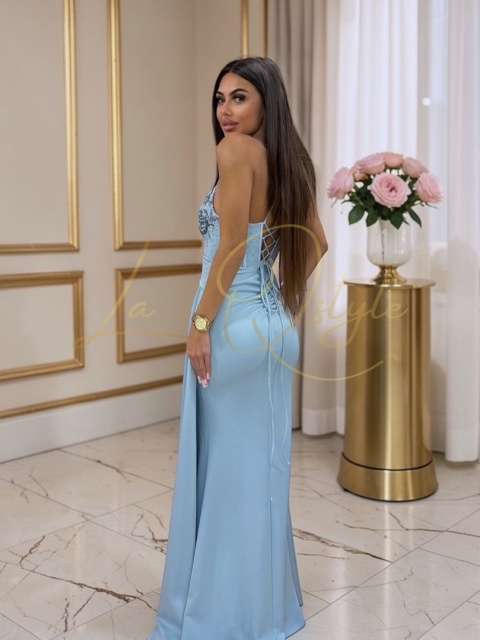 Dopasowana długa sukienka z ozdobnym gorsetem i trenem BŁĘKITNA