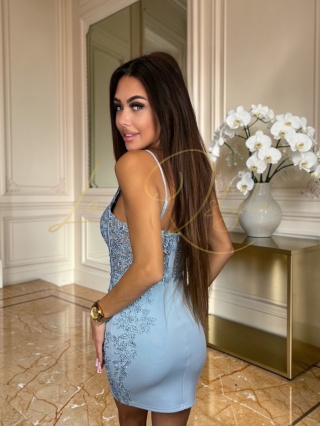 KEISHA gorsetowa mini sukienka o kroju rybki z tiulową wstawką BŁĘKITNA