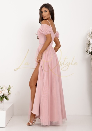 KIARA długa tiulowa sukienka z opadającymi ramionami i paskiem PUDROWY RÓŻ