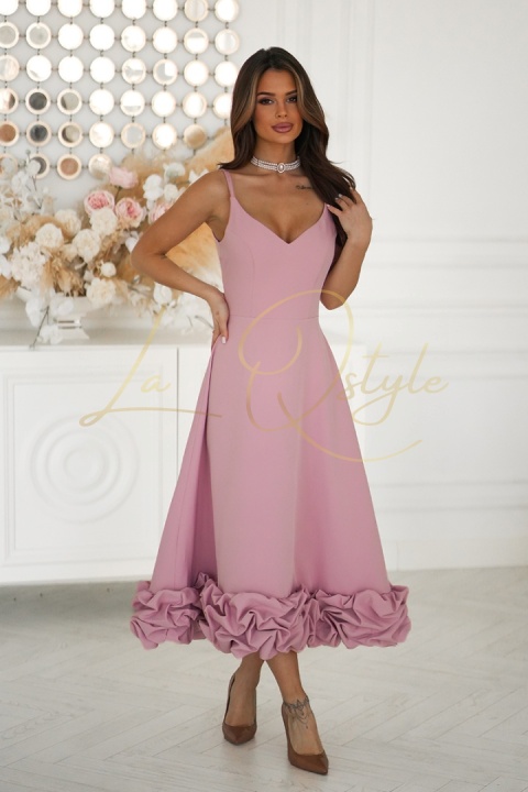 Rozkloszowana sukienka midi z falbaną PUDROWY RÓŻ